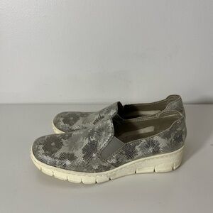 Rieker Womens slip on shoes Eur 38 Size 7 Silver metallic sneaker Floral Print